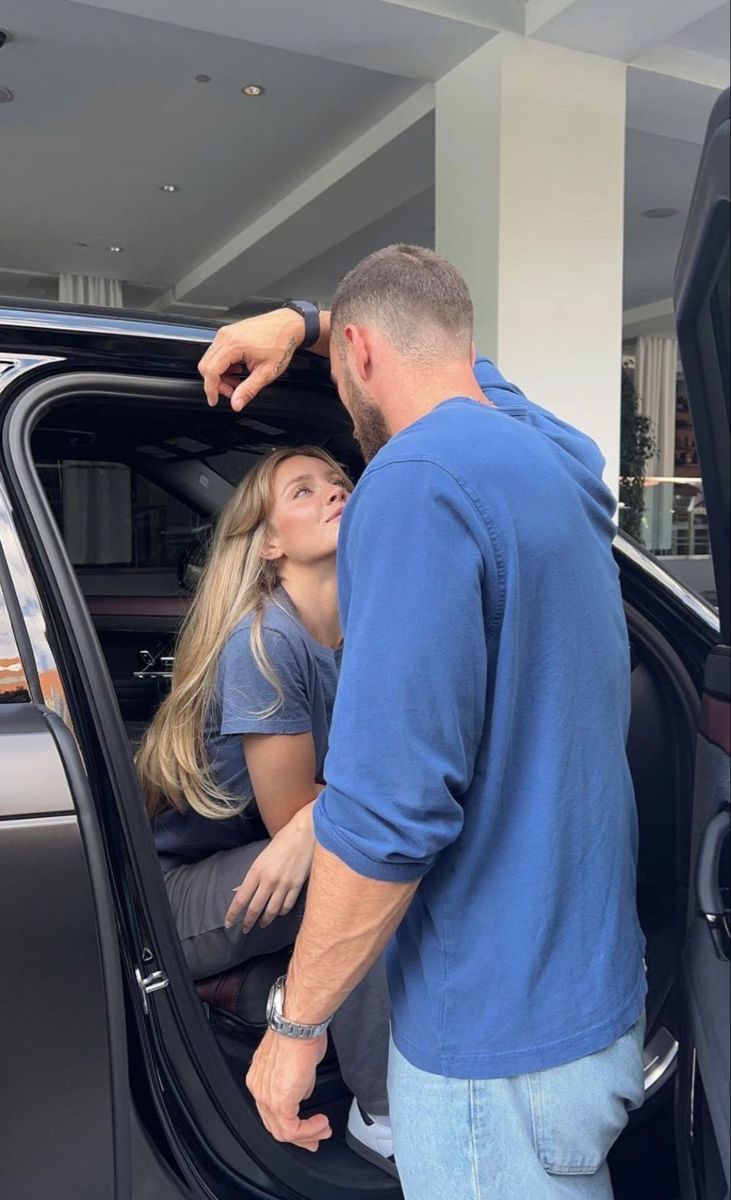 Γιατί το TikTok έχει εμμονή με το dating theory «μαύρη γάτα και golden&nbsp;retriever»;