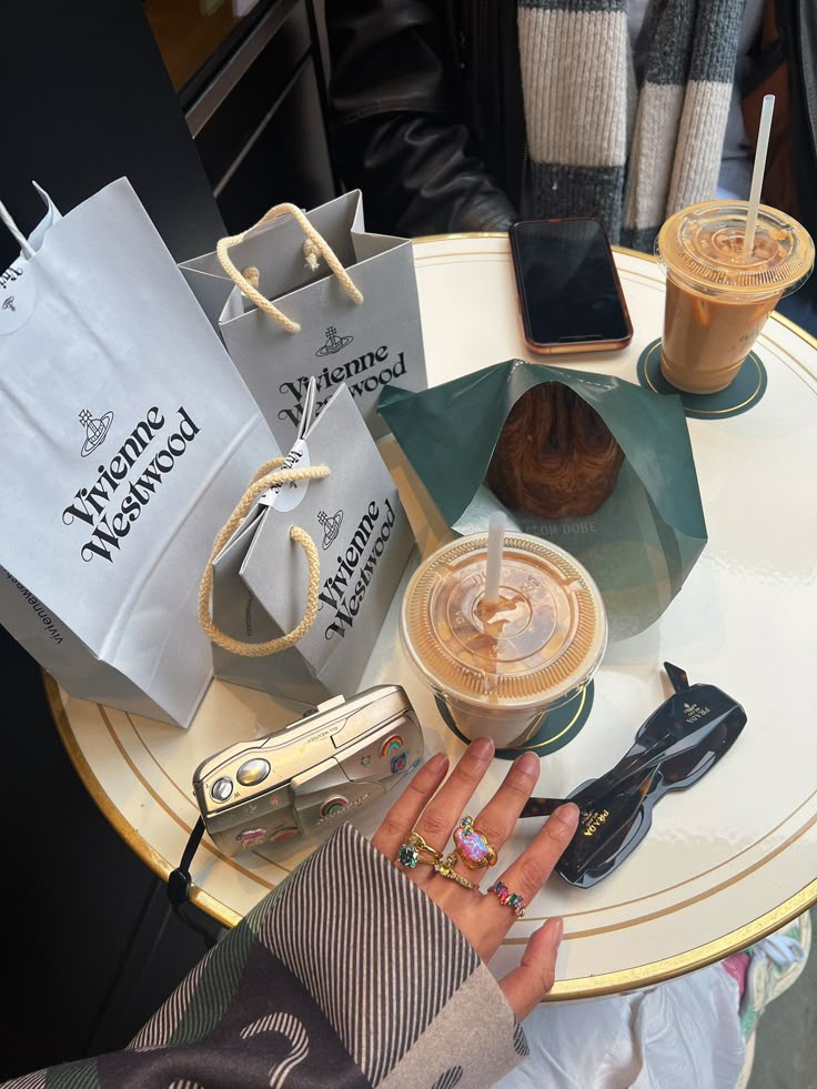 Money Dysmorphia: Η νέα οικονομική ανασφάλεια των Millennials και&nbsp;Gen-Z.