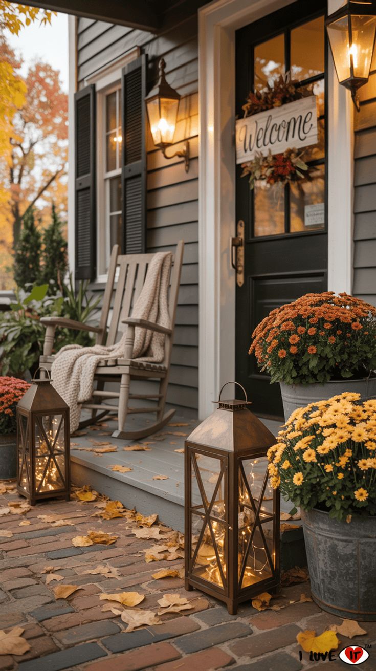 5 Fall Porch Decor Ideas That’ll Make You Want to Sit Outside&nbsp;Forever