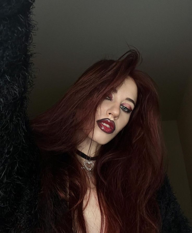 Vampy Beauty Is Back—Here’s How to Wear&nbsp;It