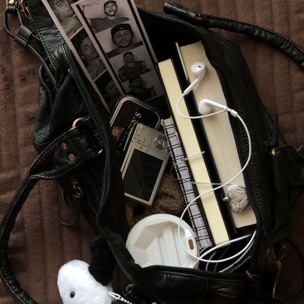 A Tote Bag That Helps You Get Off Your Phone? TikTok Says&nbsp;Yes