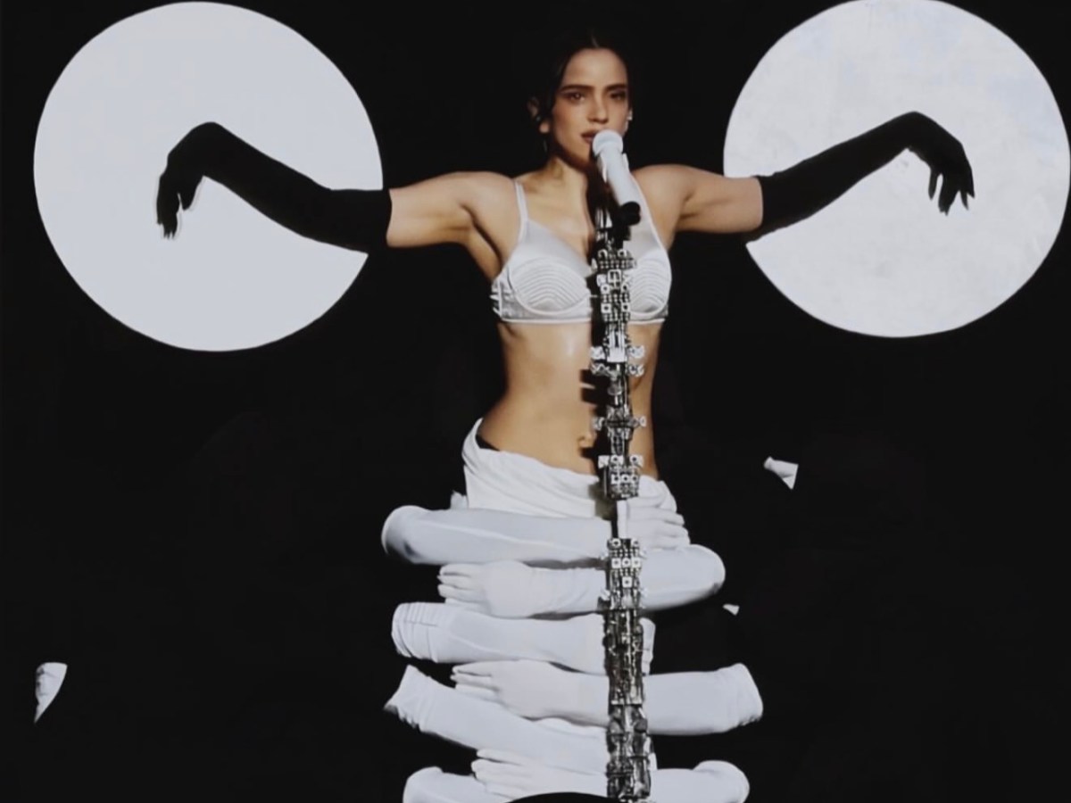 Dimitris Papaioannou’s “La Perla”: The Moment Rosalía Became a Living&nbsp;Sculpture